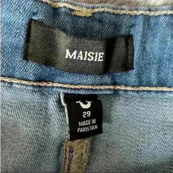 True Religion Maisie Raw-Hem Jean Shorts in Medium Wash Size 29 NWT - Picture 4 of 10